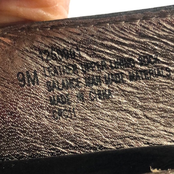 Sofft Black Peep Toe Side Cutouts Leather Heels size 9M - Picture 17 of 17